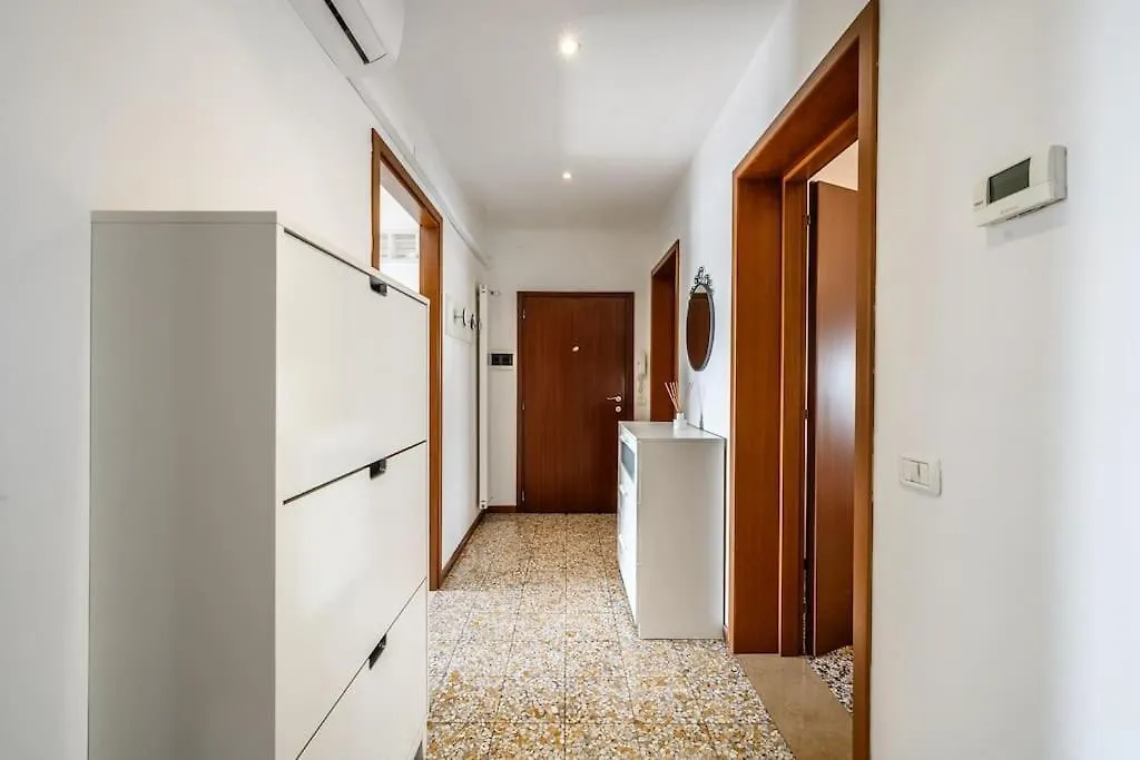 The Youth House Near Downtown & Hesperia Hospital Modena 0*,