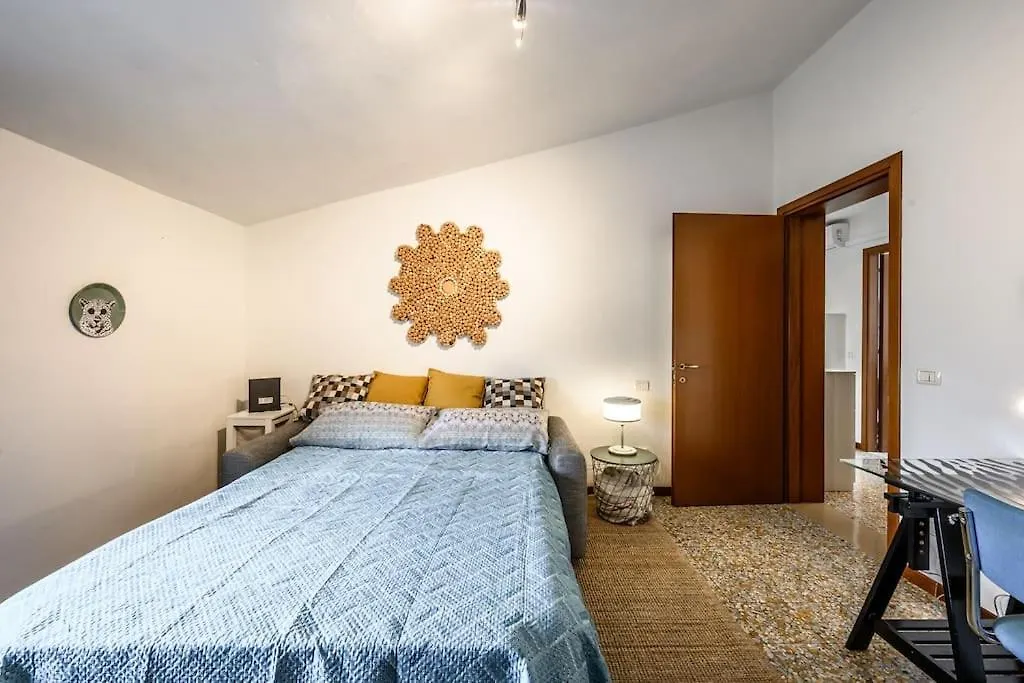 Apartment The Youth House Near Downtown & Hesperia Hospital Modena