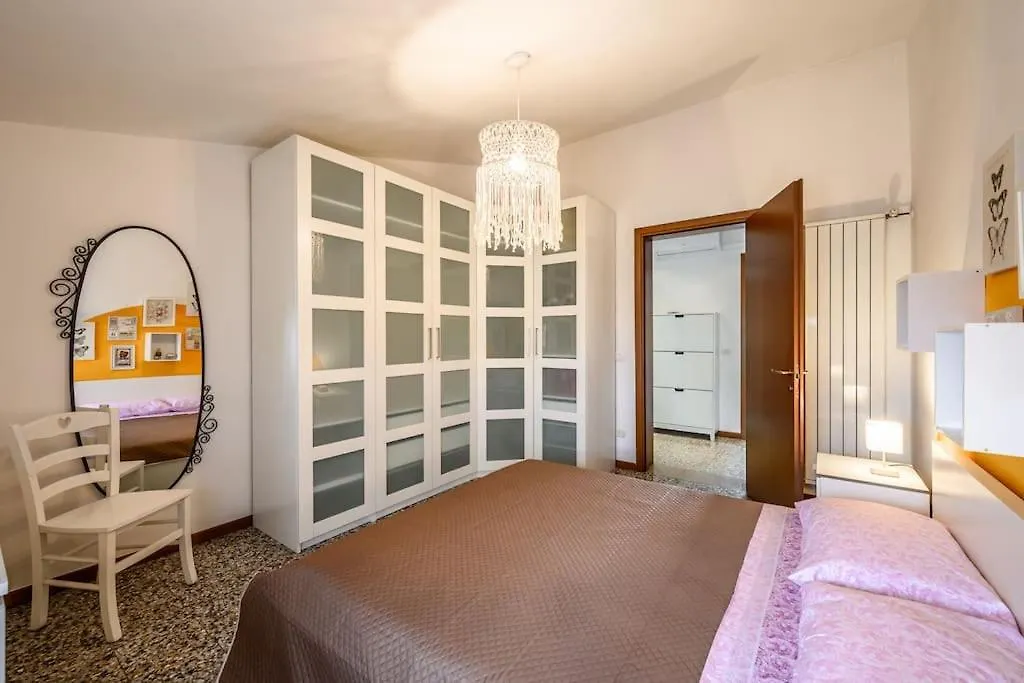 Apartment The Youth House Near Downtown & Hesperia Hospital Modena Italy