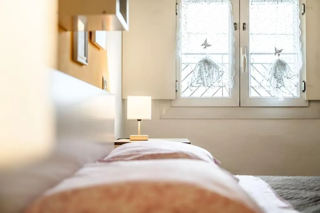 Apartment The Youth House Near Downtown & Hesperia Hospital Modena Italy