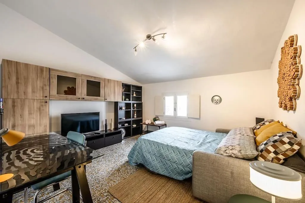Apartment The Youth House Near Downtown & Hesperia Hospital Modena Italy
