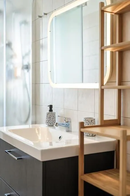 The Youth House Near Downtown & Hesperia Hospital Modena Apartmán